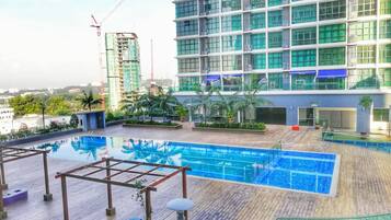 Kolam renang terbuka