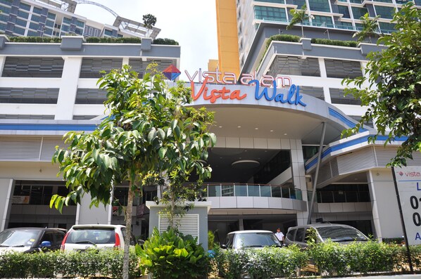 Interior entrance - Lawang Suite 1 Bedroom Corner Apartment (Shah Alam)