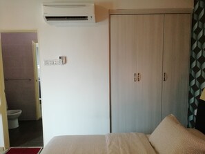 Shower, free toiletries