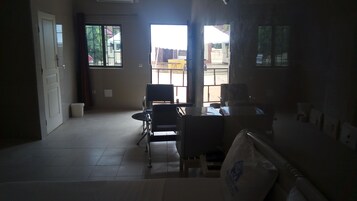 1 habitación, ropa de cama de alta calidad y escritorio 