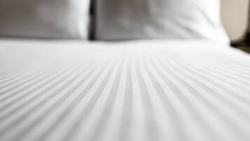 Decoración personalizada, wifi gratis y ropa de cama