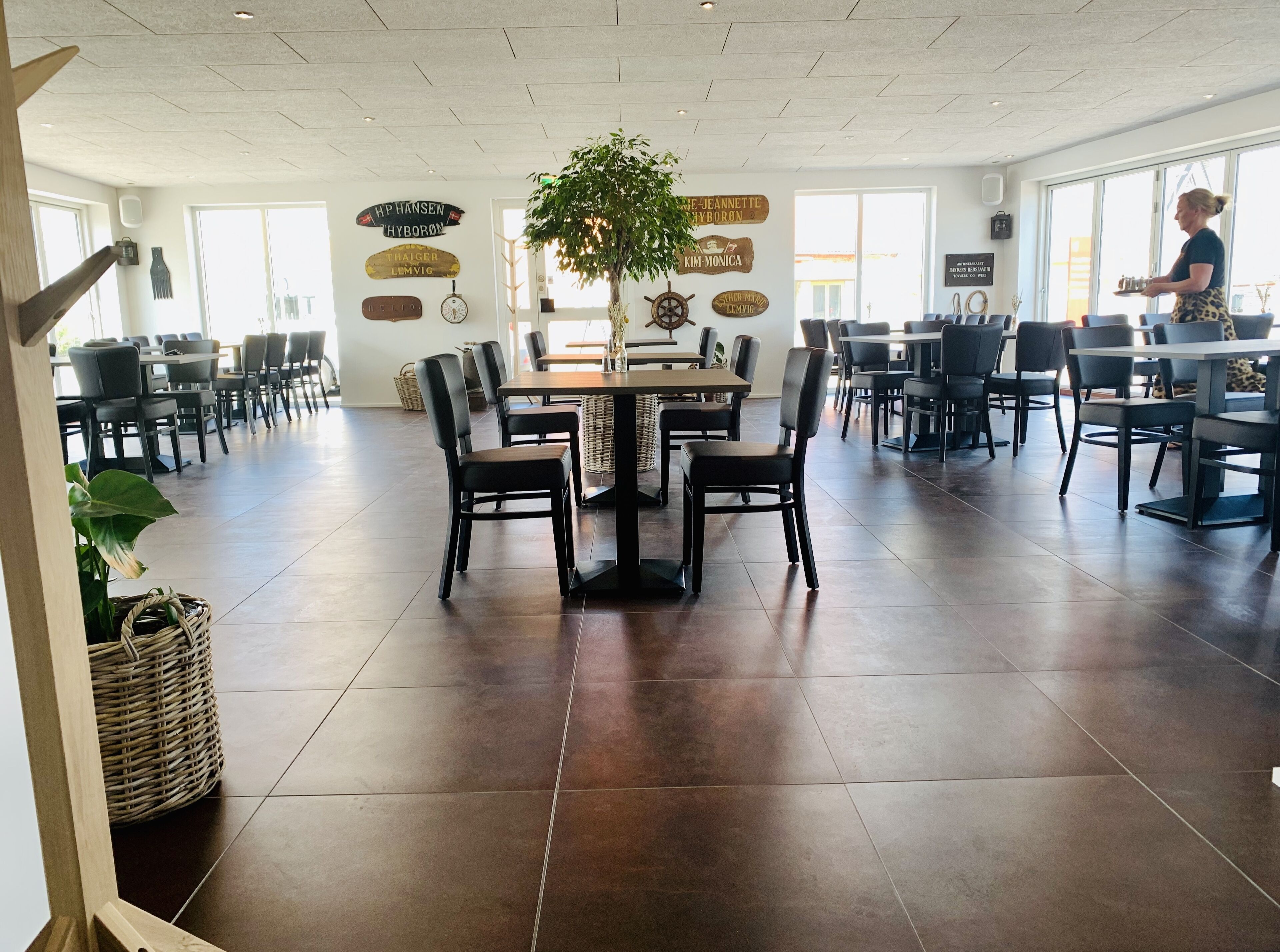 breakfast and dinner served