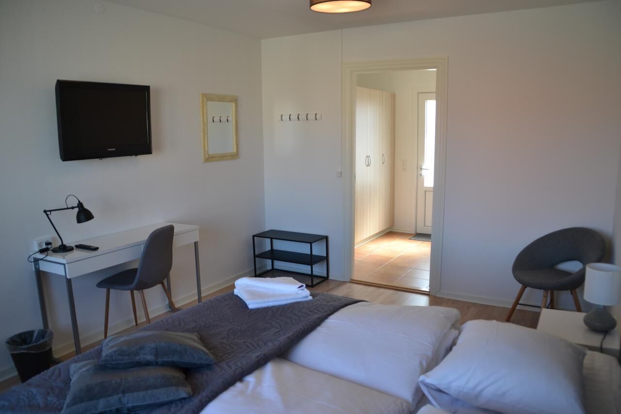 desk, soundproofing, free wifi, bed sheets