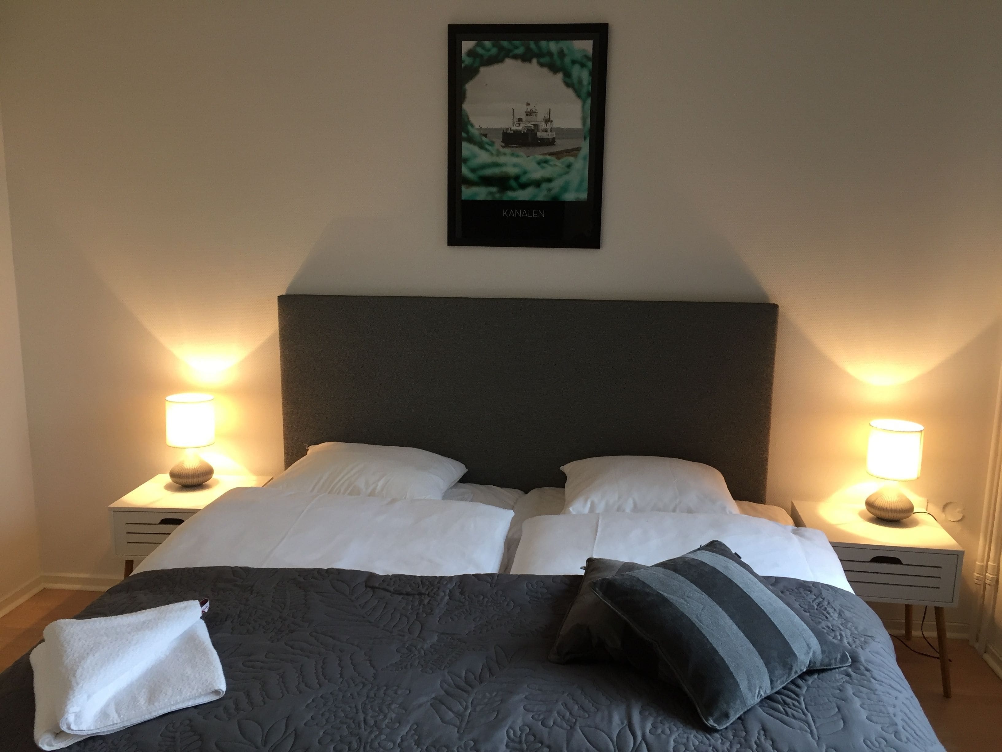 ダブルルーム | デスク、防音設備、WiFi (無料)、ベッドシーツ