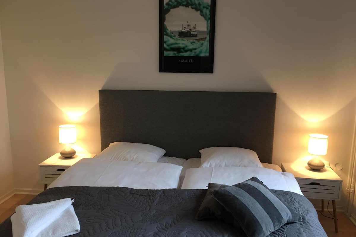 double room | desk, soundproofing, free wifi, bed sheets