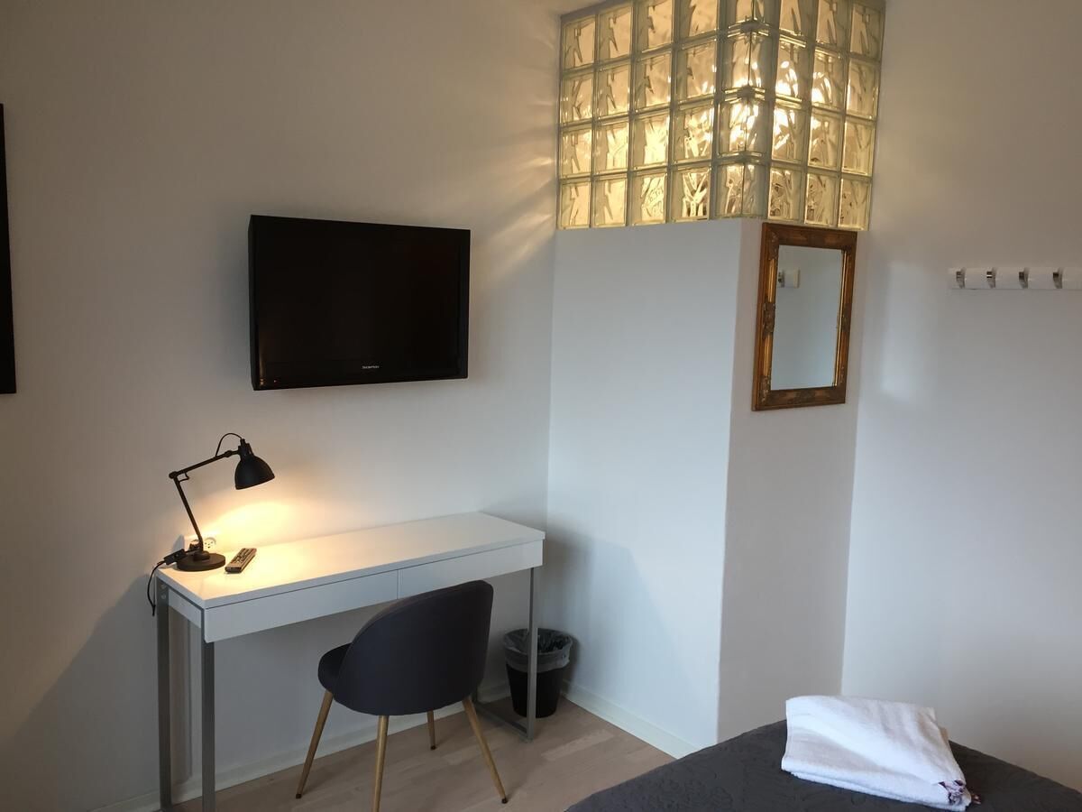 desk, soundproofing, free wifi, bed sheets