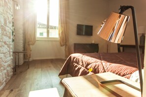 Deluxe Double or Twin Room | In-room safe, desk, blackout drapes, free WiFi - Hotel St. James (Florence)