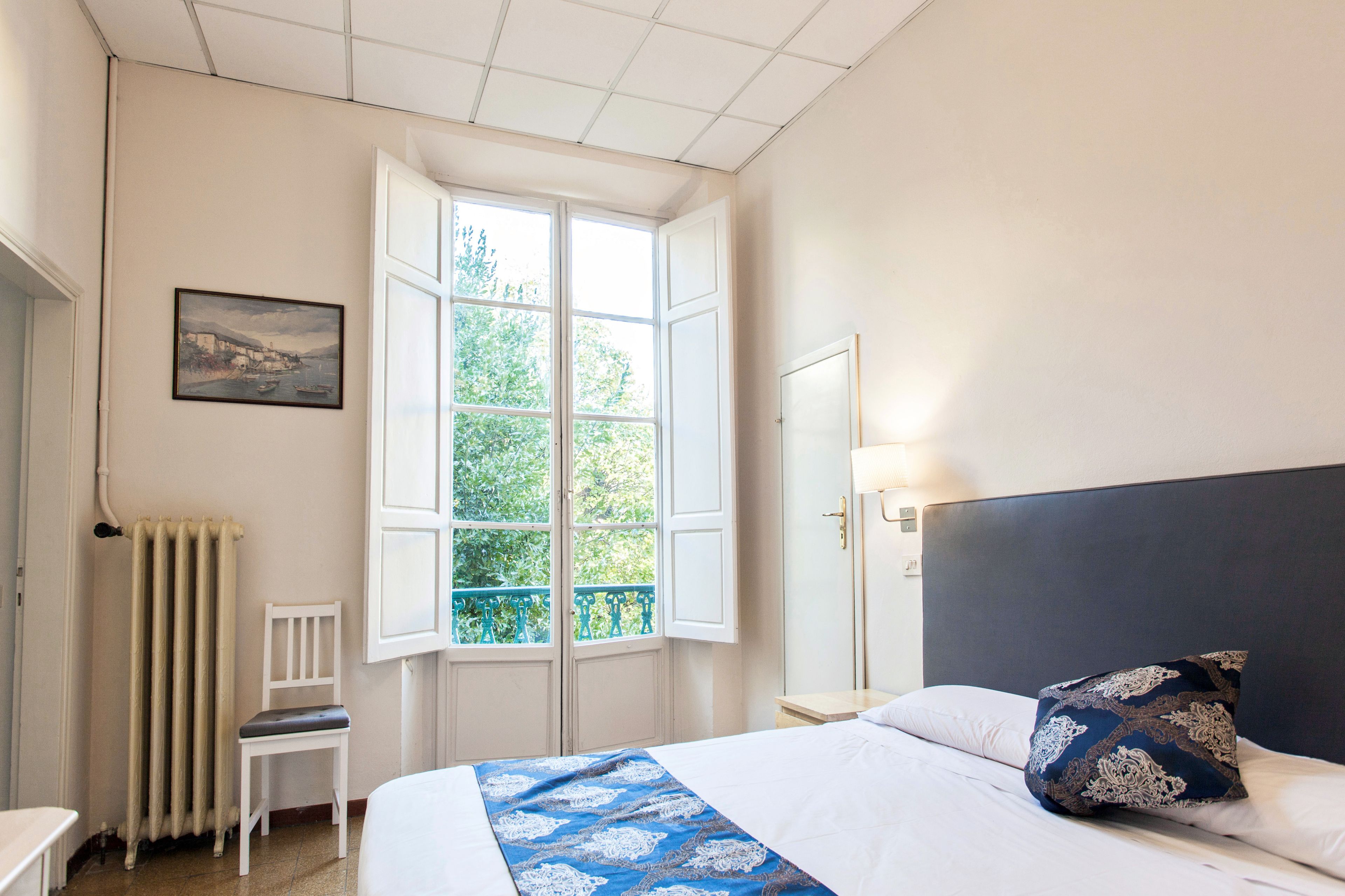 Coffres-forts dans les chambres, bureau, rideaux occultants