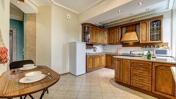 Comfort-Apartment | Eigene Küche | Kühlschrank, Mikrowelle, Ofen, Herdplatte