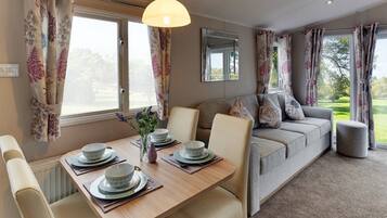 Superior Mobile Home, Private Bathroom, Garden View | Restaurant