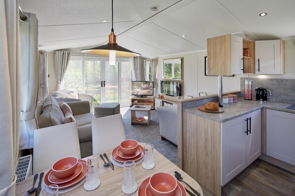 Casa rodante superior, baño privado, vista al jardín | Lounge