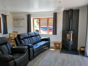 Bungalow, Private Bathroom (Fern/Bracken) | Lounge - Parkers Farm Cottages and Caravans (Newton Abbot)