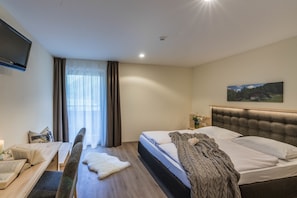 In-room safe, individually decorated, individually furnished, desk