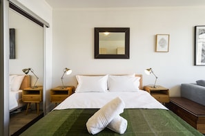 Design Studio Suite, 1 Bedroom | Premium bedding, desk, iron/ironing board, free WiFi