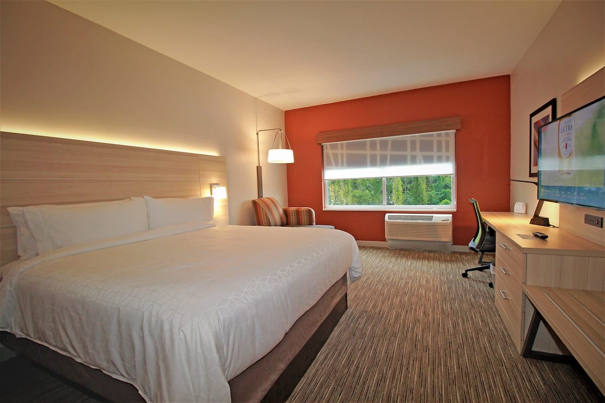 1 bedroom, Egyptian cotton sheets, premium bedding, pillowtop beds