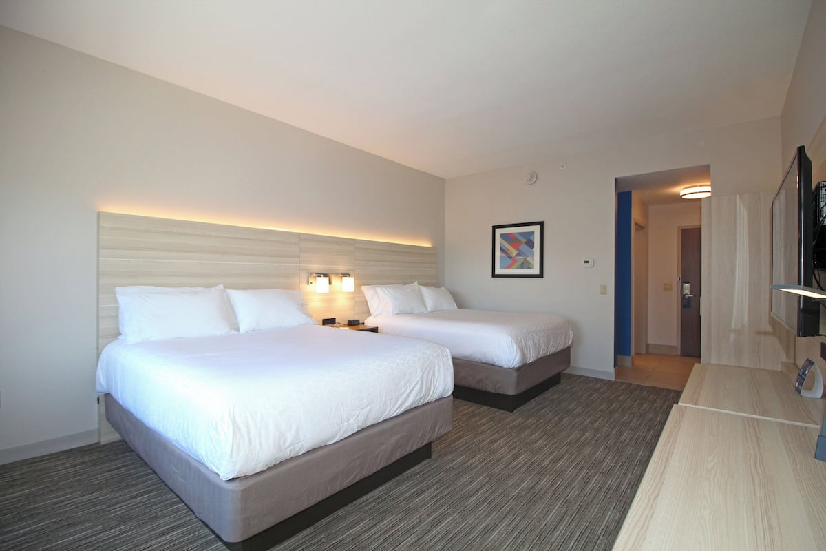 Egyptian cotton sheets, premium bedding, pillow-top beds, desk