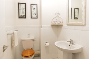 Bathroom - Four Seasons Gold Suite (Cape Town)