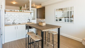 Premium Apartment, 2 Bedrooms | In-room dining - Four Seasons Gold Suite (Cape Town)