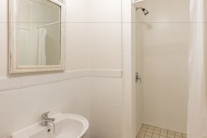 Bathroom - Four Seasons Gold Suite (Cape Town)