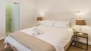 Premium Apartment, 2 Bedrooms | 2 bedrooms, premium bedding, desk, iron/ironing board - Four Seasons Gold Suite (Cape Town)