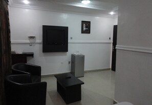 Bureau, espace de travail pour ordinateur portable, Wi-Fi gratuit