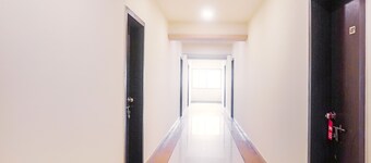 OYO 13583 Hotel Paradise Inn