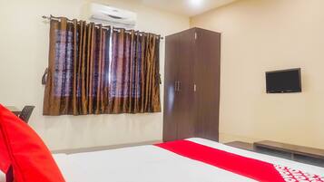 Habitación estándar con 1 cama matrimonial o 2 individuales, 1 cama matrimonial, para fumadores | Wifi gratis y ropa de cama