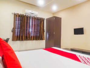 Habitación estándar con 1 cama doble o 2 individuales, 1 cama doble, fumadores | Wifi gratis y ropa de cama