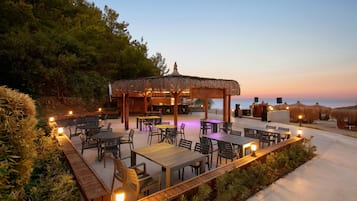 4 Restaurants; Frühstück, Mittagessen und Abendessen werden serviert