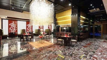 4 间餐厅,供应早餐、午餐和晚餐,国际美食