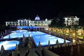 Indoor pool, 2 outdoor pools, pool umbrellas, pool loungers