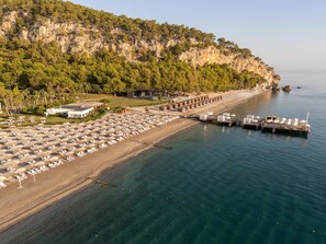 Private beach, sun loungers, beach umbrellas, beach yoga -  Juju Premier Palace - Ultra All Inclusive (Kemer)