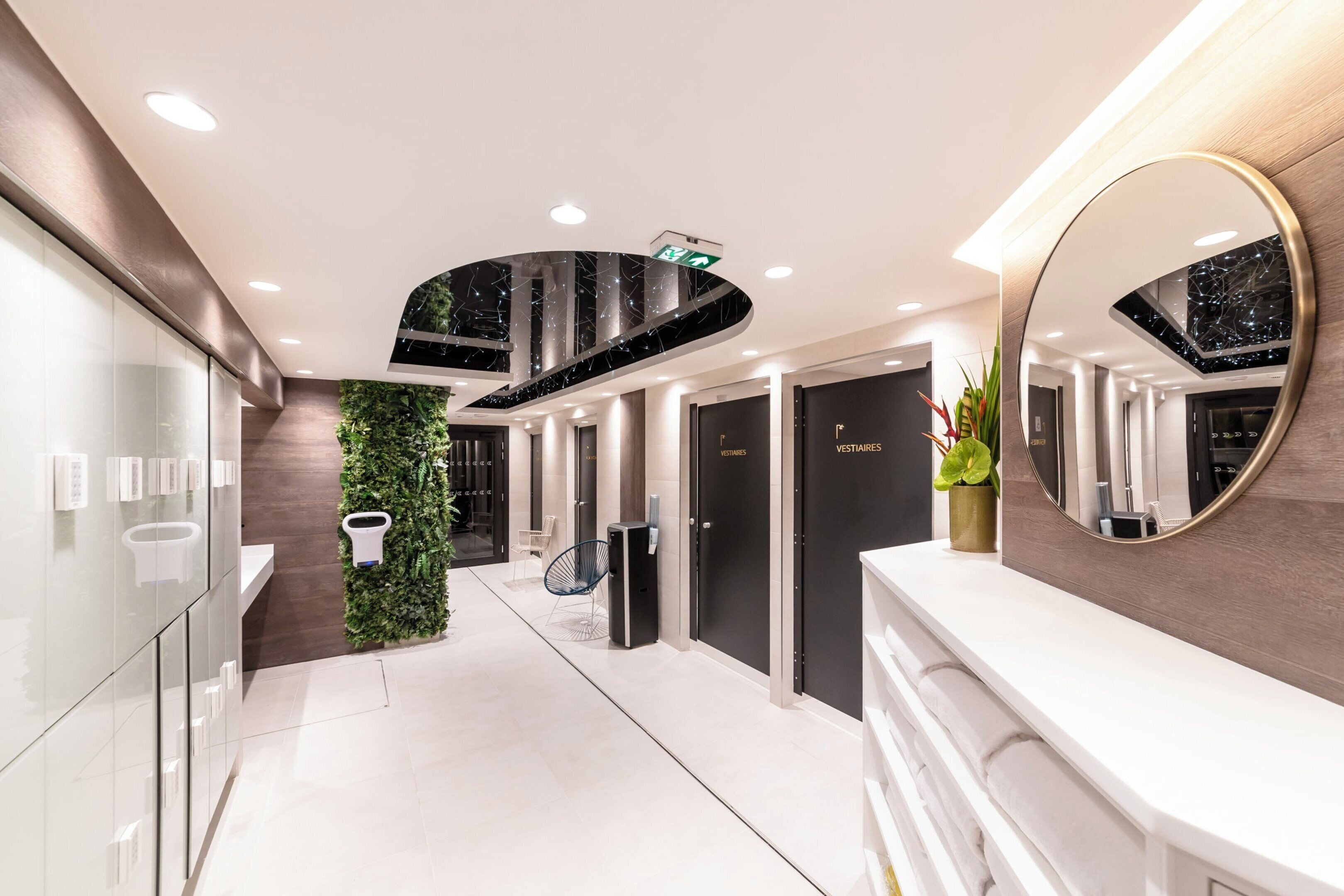 sauna, steam room, 1 treatment room, massages