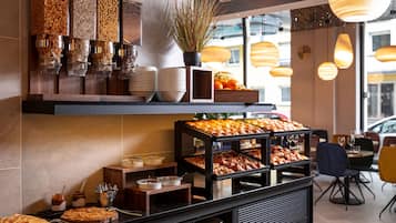 Frukost enligt egen beställning varje dag (EUR 20 per person)