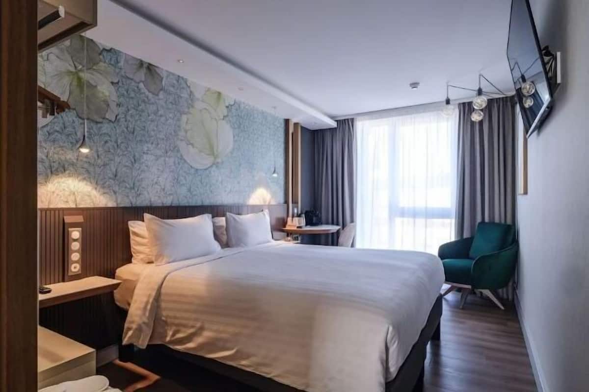 1 bedroom, premium bedding, in-room safe, individually decorated