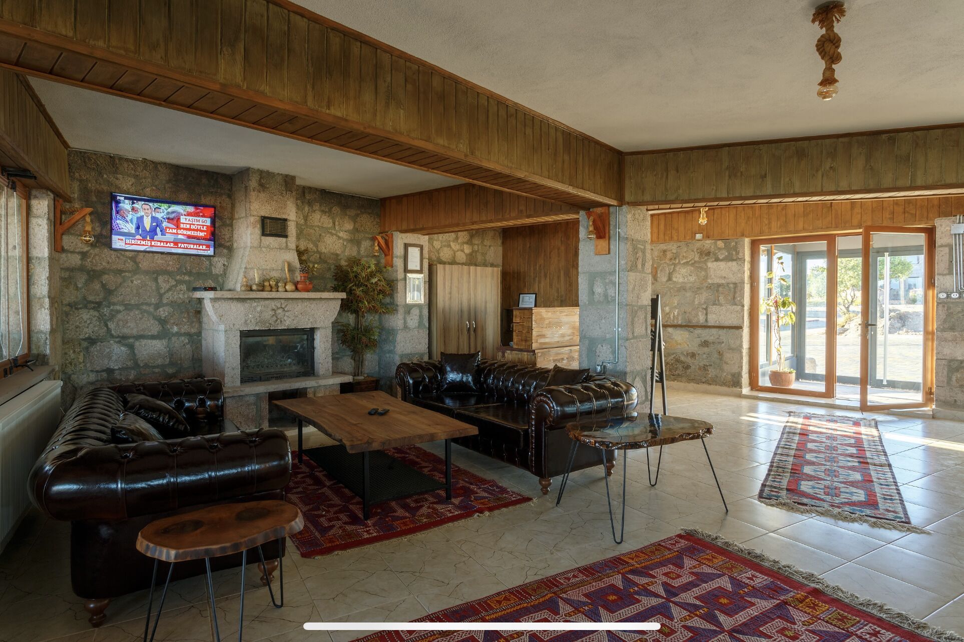 Stasiun docking iPod dan stasiun docking MP3