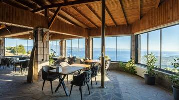 Stasiun docking iPod dan stasiun docking MP3