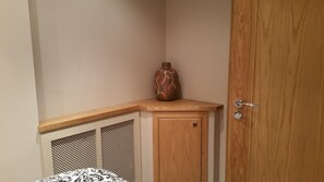 Deluxe Apartment, 2 Bedrooms | 2 bedrooms, iron/ironing board, free wired internet, bed sheets - Castle Luxury Apartment lll (Nottingham)