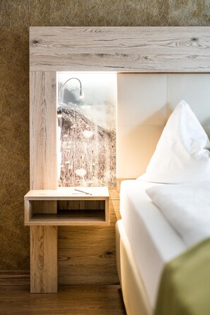 Minibar, in-room safe, desk, iron/ironing board - Panorama Hotel Turracher Höhe (Reichenau)
