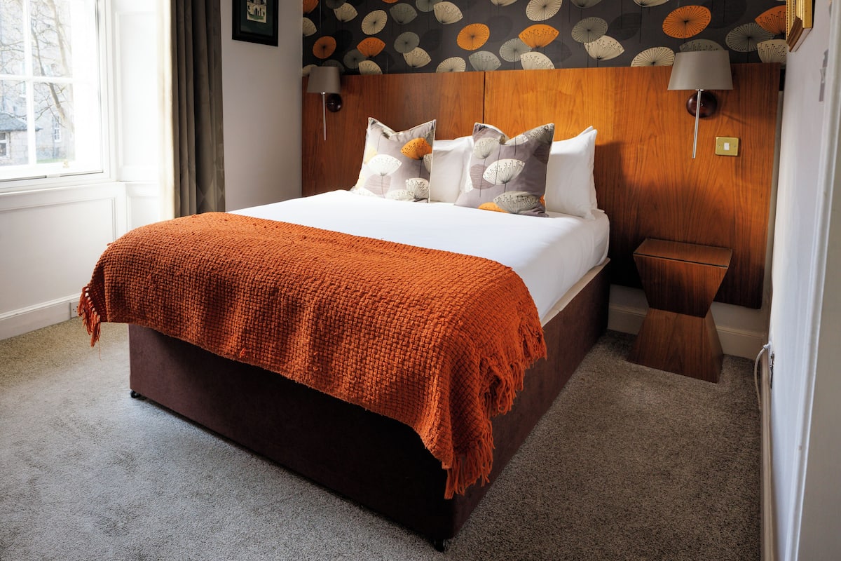 Desk, iron/ironing board, free WiFi, bed sheets