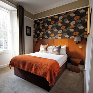 Desk, iron/ironing board, free WiFi, bed sheets - 5Pilmourplace (St. Andrews)