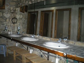 Shower - Albergue Casa Fumenal (Valle de Lierp)