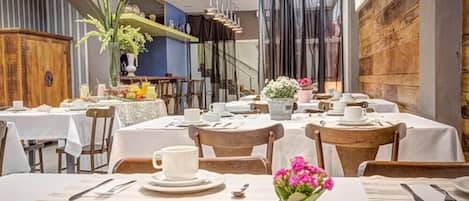 Petit déjeuner buffet compris tous les jours