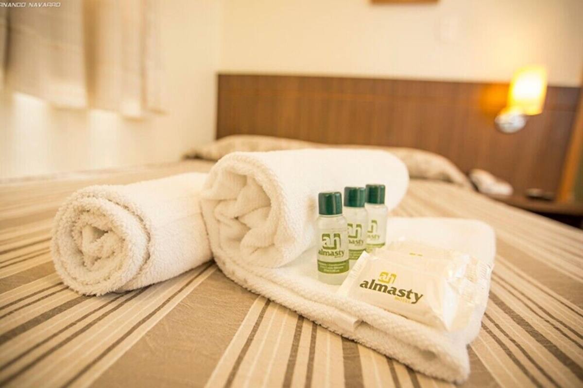 Dusche, kostenlose Toilettenartikel, Haartrockner, Handtücher