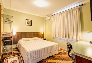 Minibar, in-room safe, desk, iron/ironing board - Almasty Hotel (Chapecó)