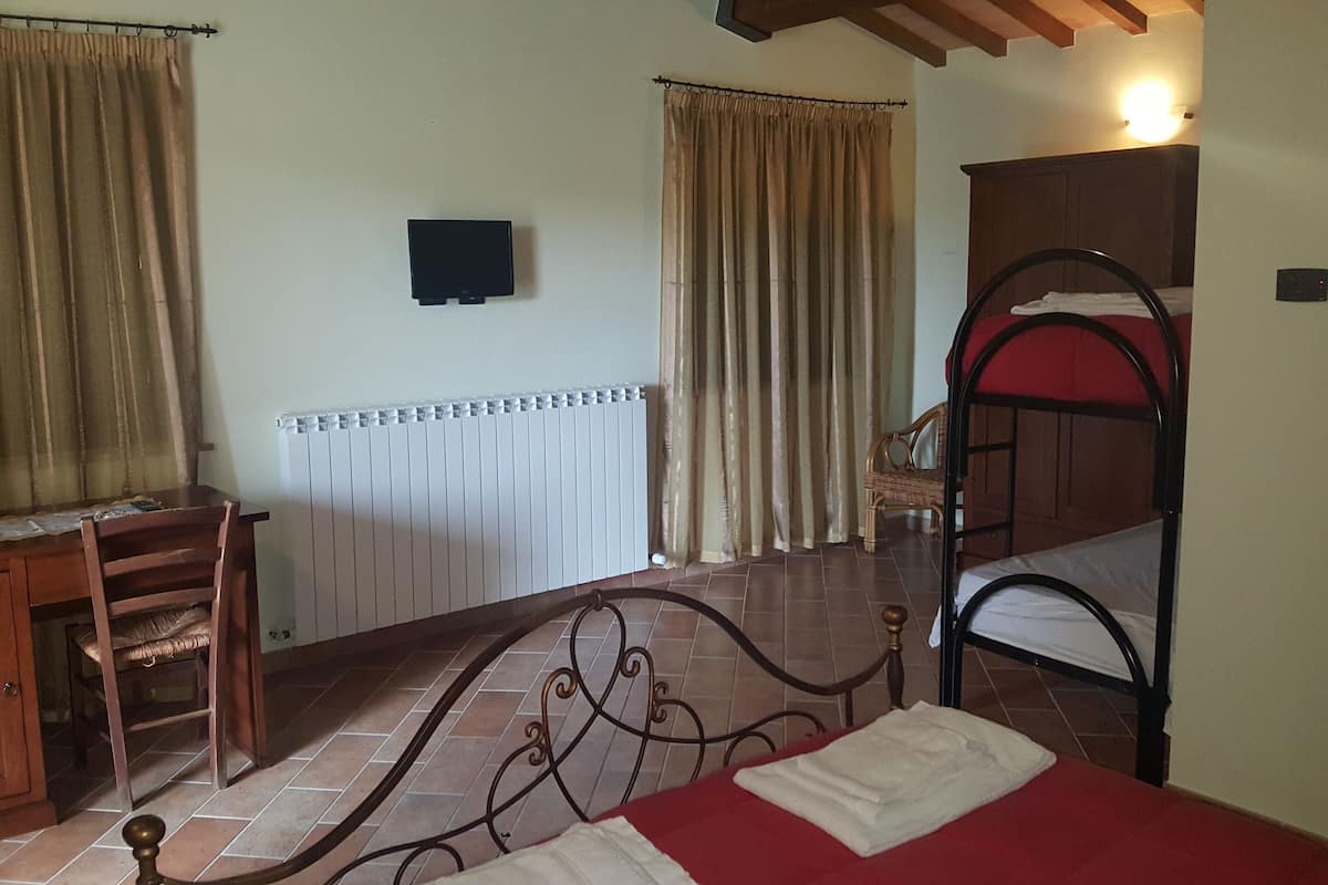 Comfort-Doppelzimmer | Minibar, Schreibtisch, kostenloses WLAN, individuell dekoriert