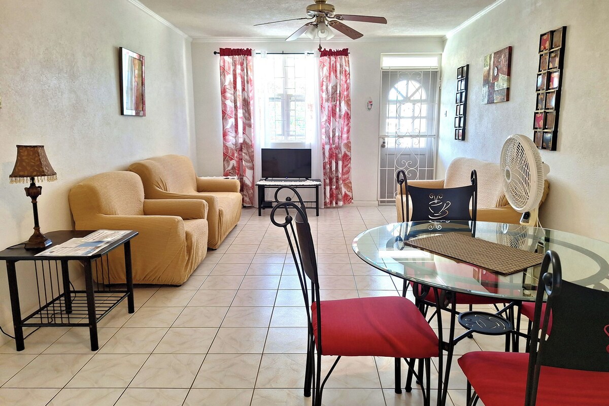 Standard Apartment S (2 bedrooms) | Living area | Flat-screen TV