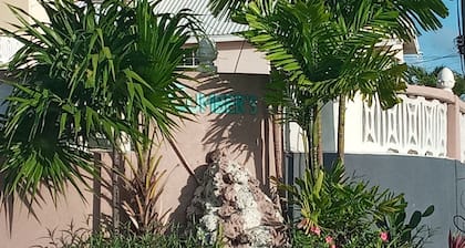 Cumber's Tropical Apartments