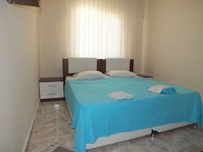 Iron/ironing board, bed sheets
