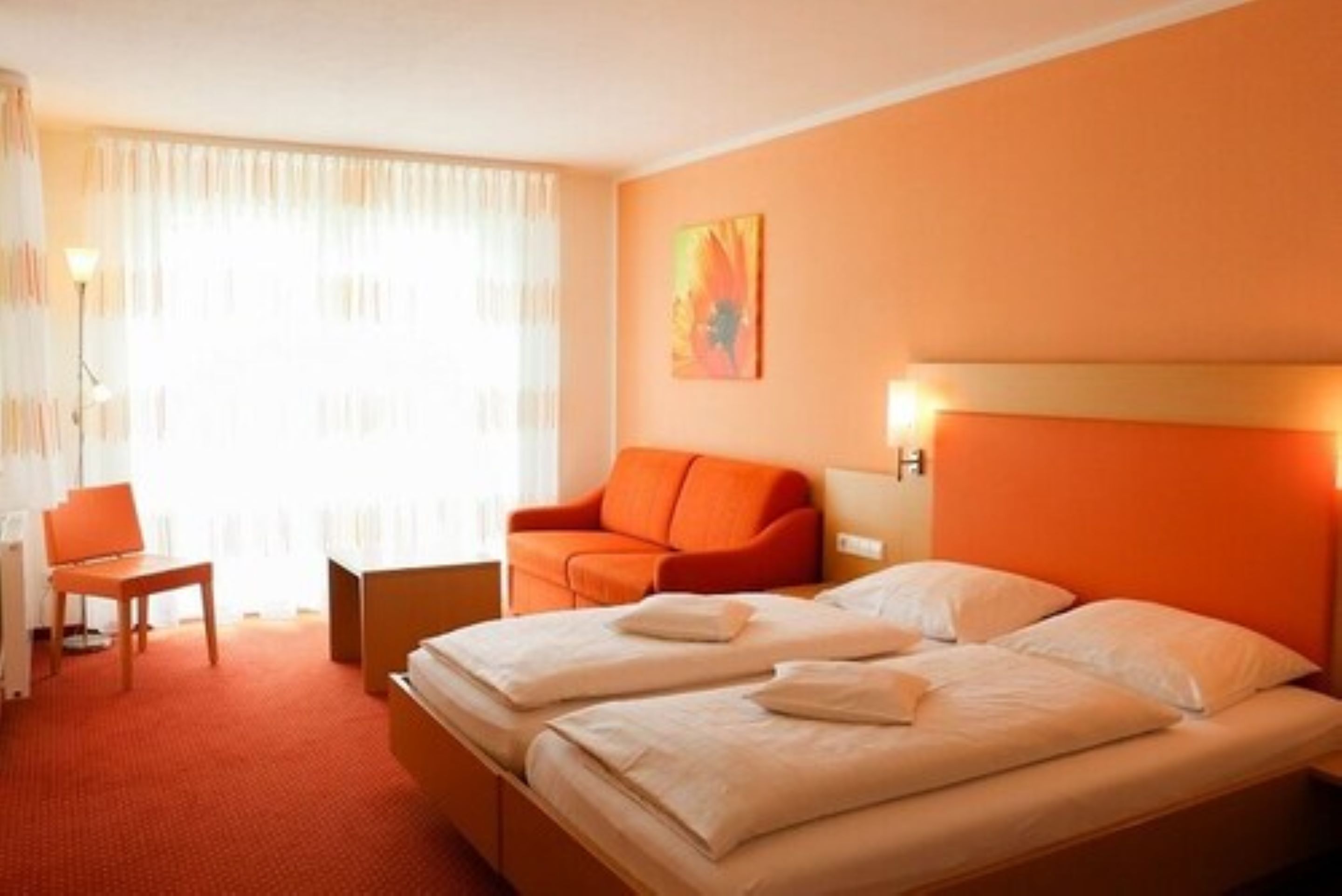 hypo-allergenic bedding, in-room safe, desk, soundproofing